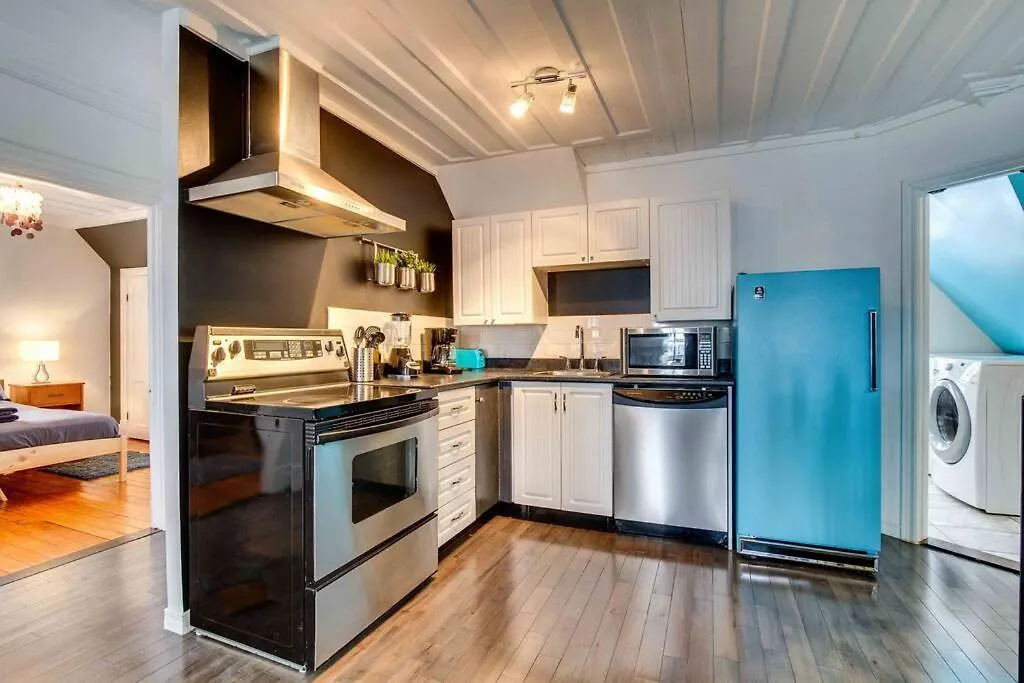 La Maison Bleue Des Artistes Quebec City Apartment