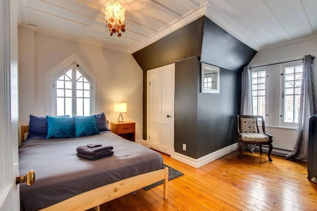 La Maison Bleue Des Artistes Quebec City