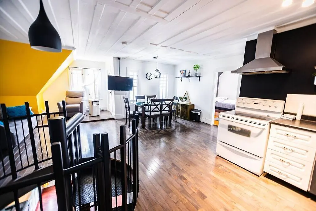 La Maison Bleue Des Artistes Quebec City Apartment