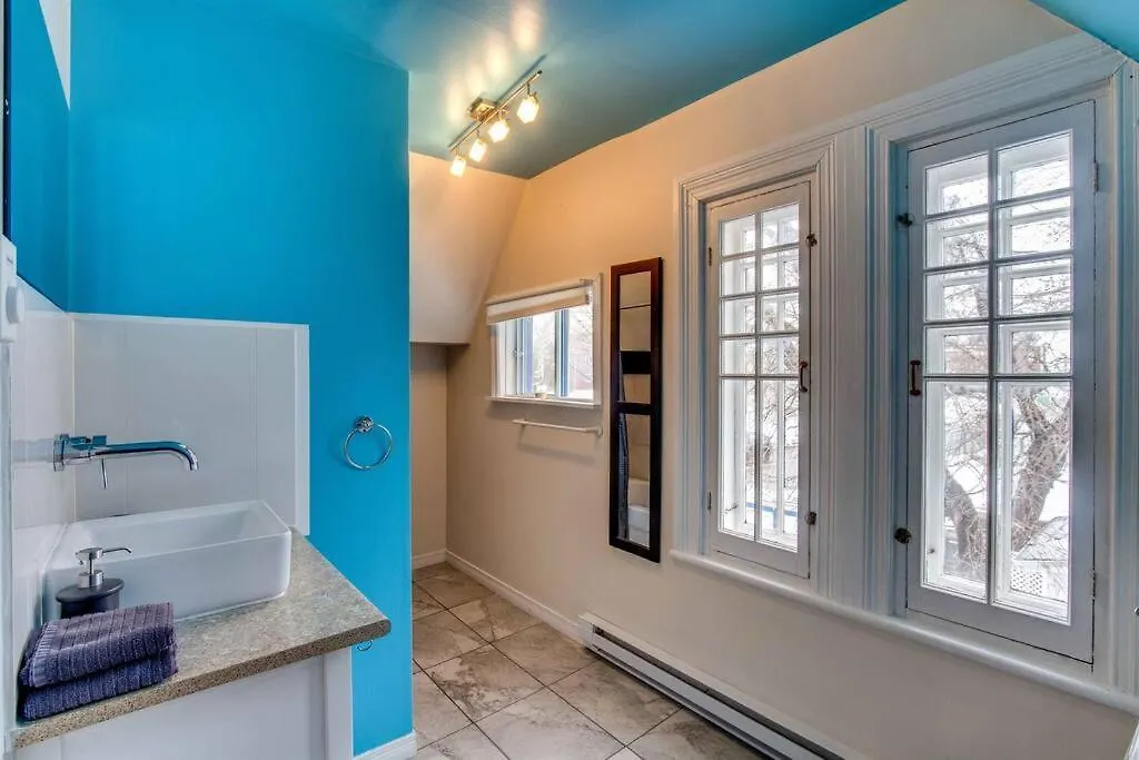 La Maison Bleue Des Artistes Quebec City Apartment