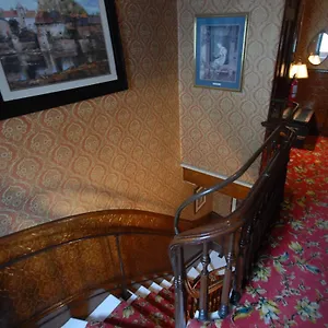 Manoir Sainte Genevieve Hotel